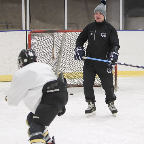 Hockey Base valmentaja Pekka Kaski