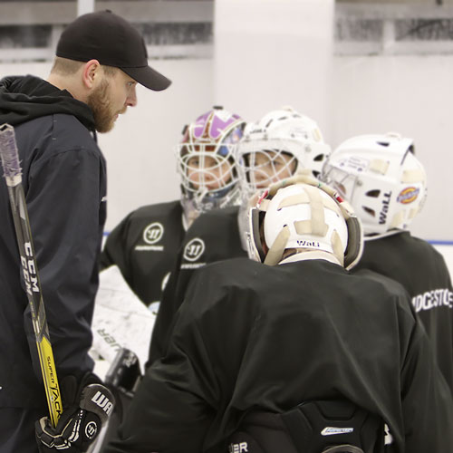 Hockey Base valmentaja Teemu Lassila