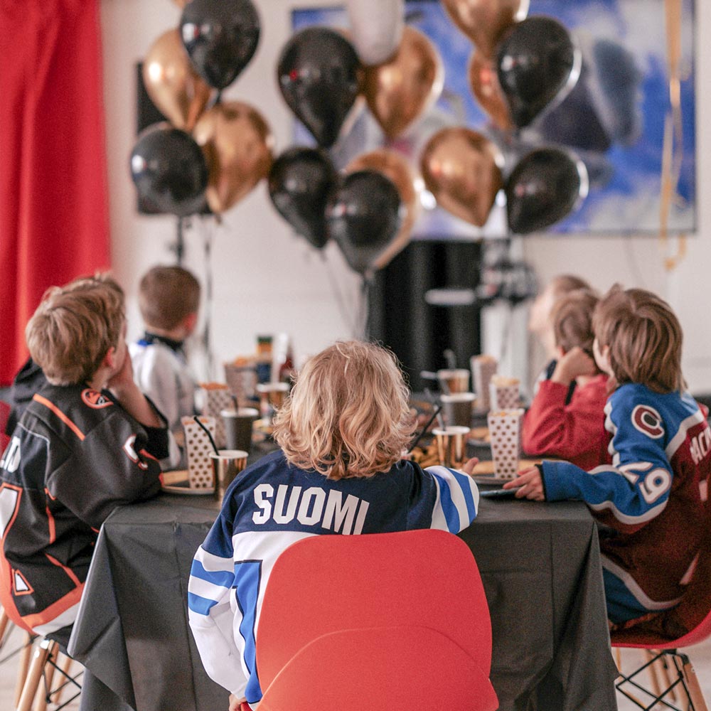 Lastenjuhlat Hockey Basessa