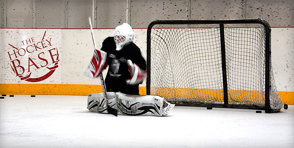 Hockey Base maalivahtikoulu - Harjoittelua kiekkotykin kanssa.