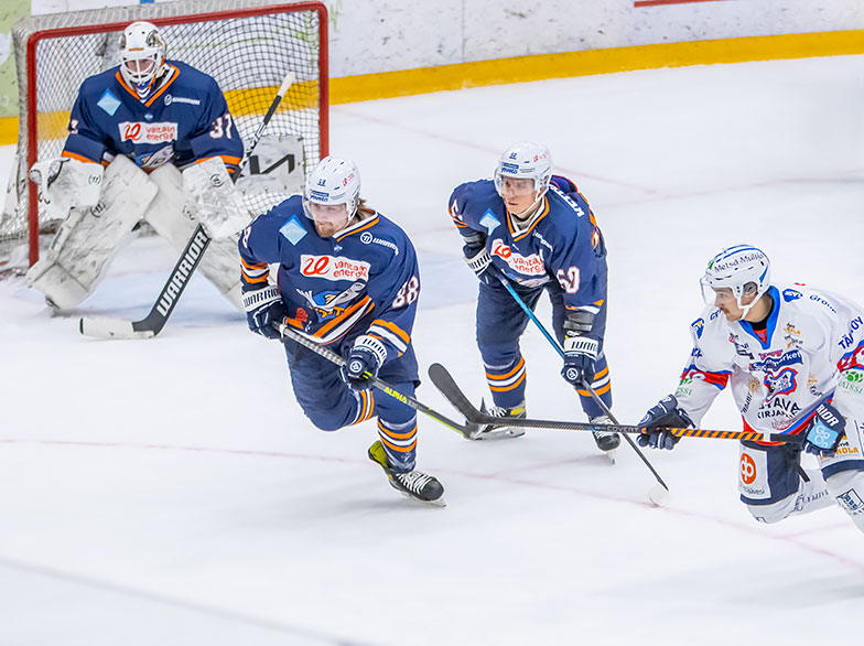 Warrior Sports Finland varustaa jatkossakin Kiekko-Vantaan edustusjoukkuetta
