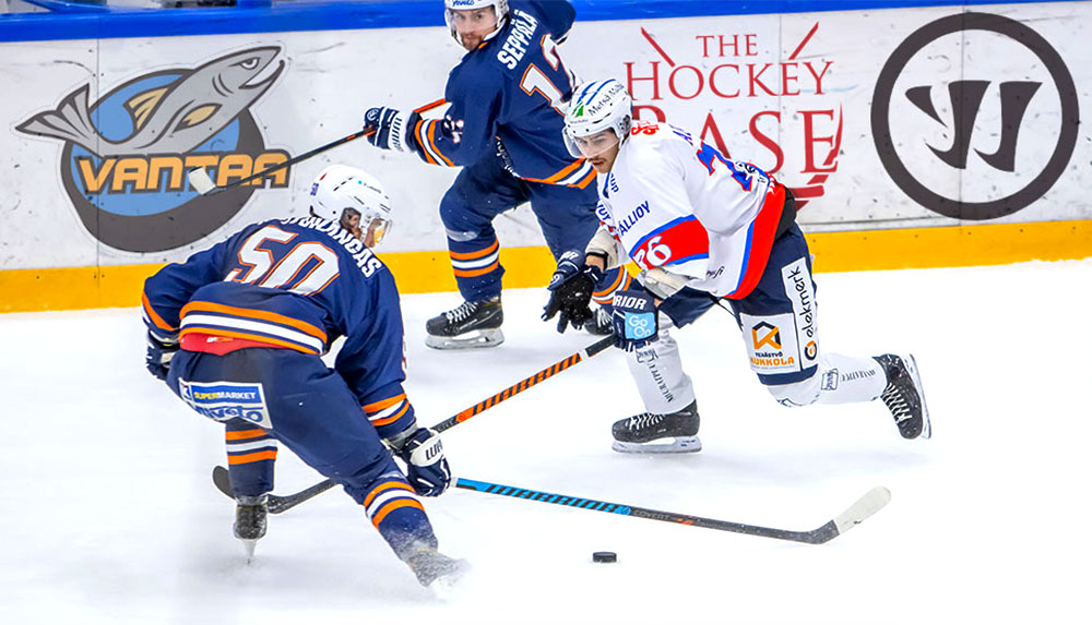 Kiekko-Vantaa edustus, Warrior ja Hockey Base monivuotiseen yhteistyöhön