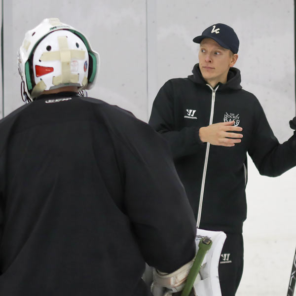 Harrastemaalivahdin treenipäivä Hockey Basessa syyskuussa 2021