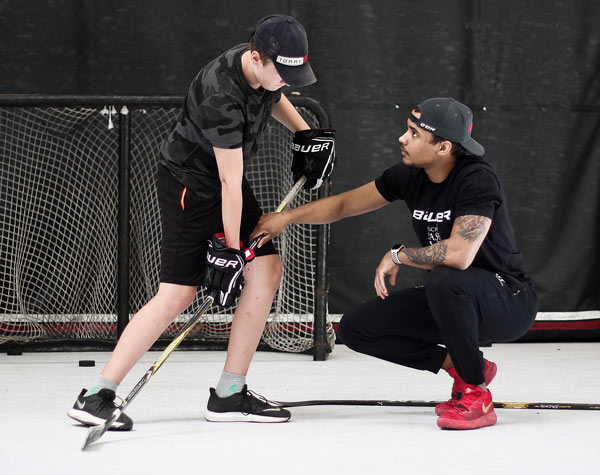 Hockey Base valmentaja ja tuoteasiantuntija Teemu Lassila